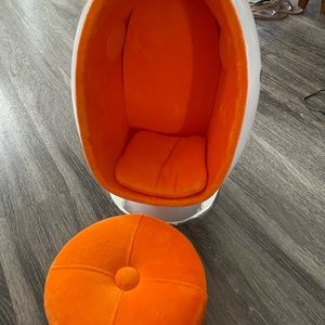 Julies Egg Chair